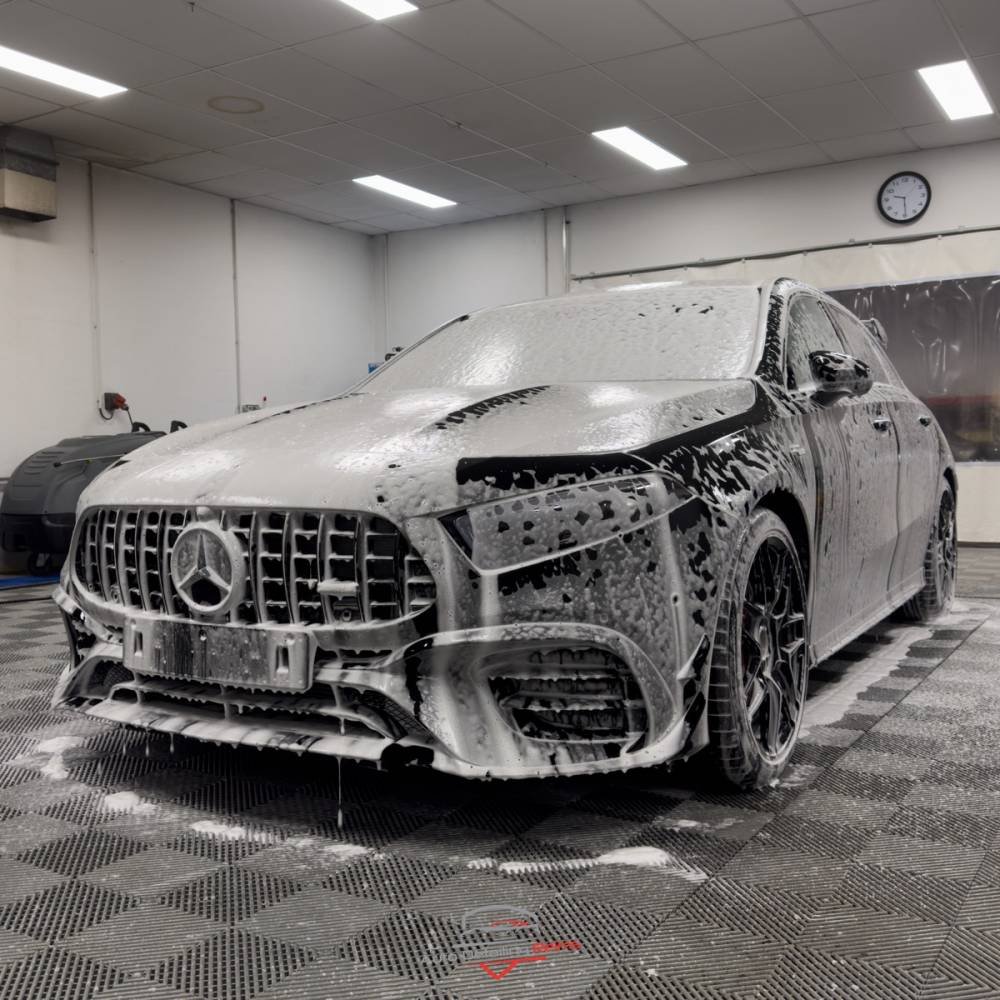 Lavage de la carrosserie Mercedes